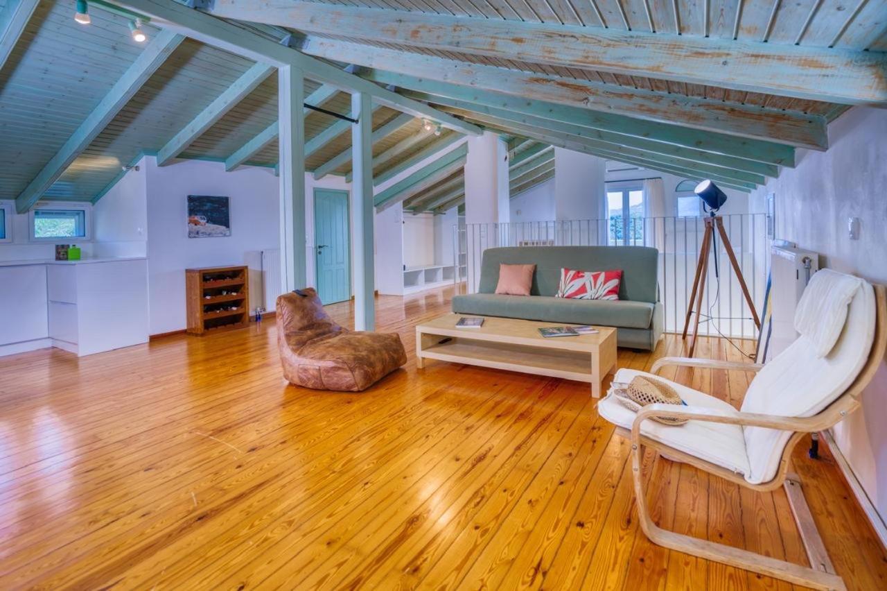 Mavres Luxury Loft Apartment Agios Matthaios  Exterior photo